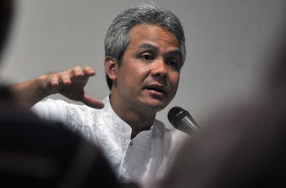 Foto Tiduran di Kereta Jadi Viral, Ini Penjelasan Gubenur Jateng Ganjar Pranowo