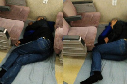 Foto Tiduran di Lantai Kereta Jadi Viral, Ganjar Pranowo Langgar Aturan?