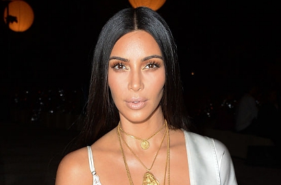 Berdandan Ala Putri Disney, Kim Kardashian Tampil Seksi Saat Halloween