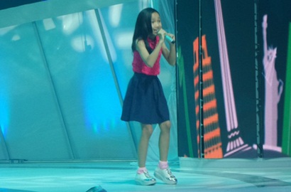Tak Kalah dengan Britney Spears, Penyanyi Cilik Ini Guncang Panggung 'Idol Junior'