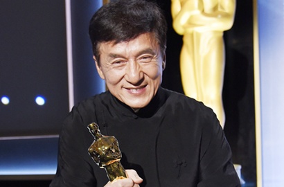 56 Tahun Berkarir, Jackie Chan Akhirnya Terima Piala Oscar