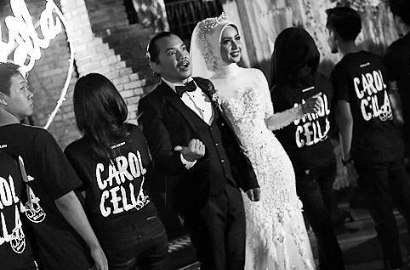 Cella Kotak Nikah, Pose Kocak Tantri-Chua dan Tangan Carolyna 'Pegang' Dada Bikin Fans Ngakak