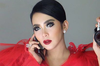 Cantik Pakai Gaun Mini, Syahrini 'Manja' Bawakan 'Sesuatu'