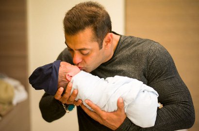 Rayakan Hari Anak India, Salman Khan Posting Foto Menggemaskan