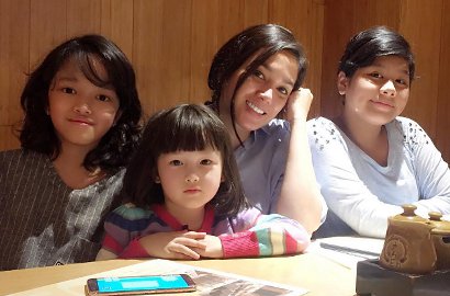 Terbaring Lemah Usai Jalani Operasi Sinus-Polip, Putri Ussy Sulistiawaty Banjir Doa