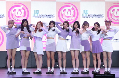 Manjakan Fans, Twice Rilis MV 'TT' Versi Selfie Unyu Para Member