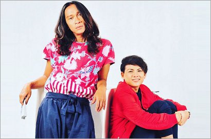 Pamer Lengan Penuh Tato, Istri Aming Tampil Feminin dan Cantik dengan Riasan