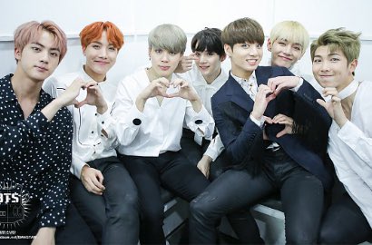 Bak Guru-Murid, Bae Yong Joon Ceria Pose Bareng V cs di Fanmeeting BTS