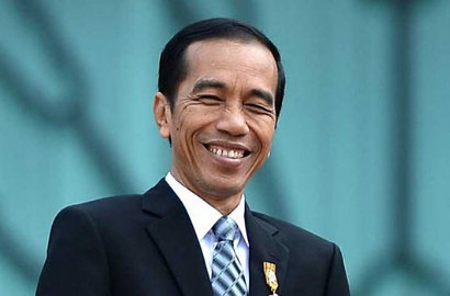 Tuai Pujian, Video Jokowi Bagikan Piring ke Tamu Bikin Heboh