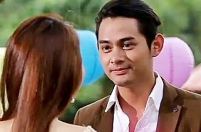 Pamer Poster 'AADeCi', Miqdad Tersenyum Bahagia di Hadapan Ayu Ting Ting