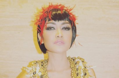 Ahok Ditetapkan Tersangka, Julia Perez Posting Soal Hukum dan Kunci Kolom Komentar