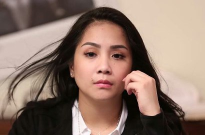 Bengong dan Lagi Melamun, Nagita Slavina Tetap Kelihatan Cantik