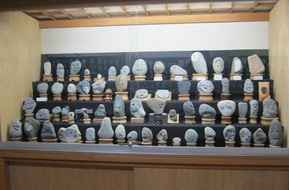 Jepang Punya Museum Batu-Batu Unik Mirip Wajah Manusia