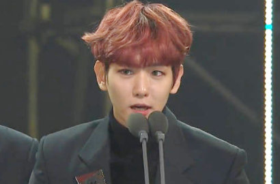 Borong 5 Trofi di AAA 2016, Baekhyun EXO Pamer Sambil Ucapkan Terima Kasih