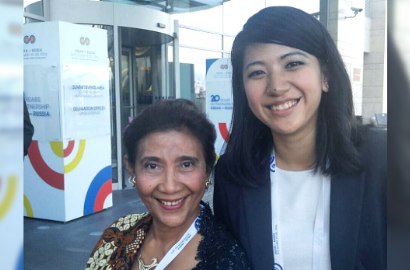 Wanita Cantik Ini Selalu Dampingi Menteri Susi Pudjiastuti, Siapa?