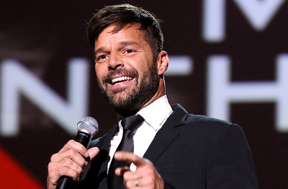 Baru Setahun Pacaran, Ricky Martin Sudah Lamar Kekasih Prianya