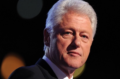Bikin Heboh, Beredar Foto 'Panas' Mirip Bill Clinton Dipijat Wanita Seksi