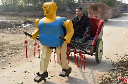 Canggih, Seorang Petani Bisa Buat 63 Robot Keren Dari Besi Tua
