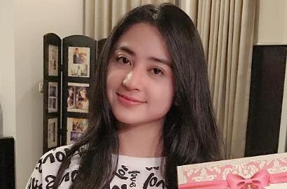 Dewi Persik Tampil Glamor Hingga Pamer Paha Mulus, Netter: Manja Menggoda
