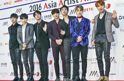 4 Jam Duduk Sambil Tekuk Kaki, Fans Ngenes Lihat BTS 'Tersiksa' di AAA 2016
