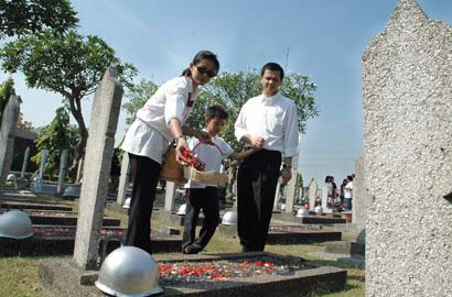 16 Tahun Menikah, Iga Mawarni Syok Atas Meninggalnya Suami