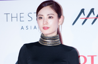 Elegan di AAA 2016, Punggung Mulus Nana Sukses Bikin Netter Melongo