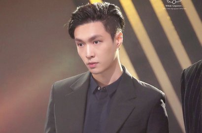 Ini Alasan Lay Cuek Tinggalkan EXO di Red Carpet Asia Artist Awards 2016