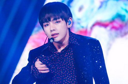 V BTS Pamer Selfie Saat Syuting 'Hwarang', Pose Bibir Minta Dicium?