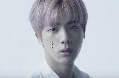 Usai dengan Patung, Jin Cium Diri Sendiri di Trailer Tur 'THE WINGS' BTS