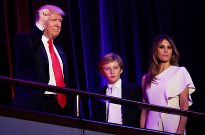 Punya Rumah Lapis Emas, Keluarga Donald Trump Tak Pindah ke White House