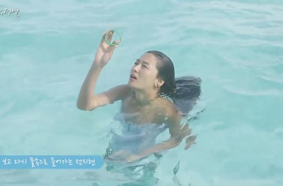 Salut, Jun Ji Hyun Lakoni Sendiri Renang Jadi Duyung Syuting 'Legend of Blue Sea'