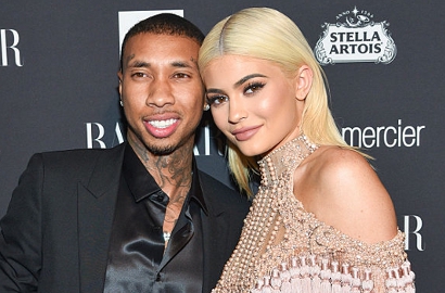 Rayakan Ultah, Kylie Jenner Kado Tyga Pelukan 'Panas'