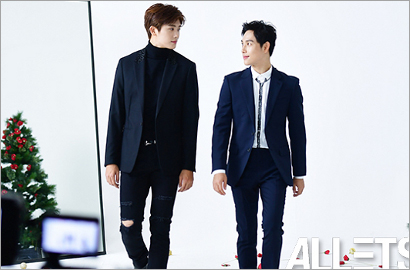 Adu Ganteng, Siwan-Hyungsik ZE:A Bak Kembar di Pemotretan