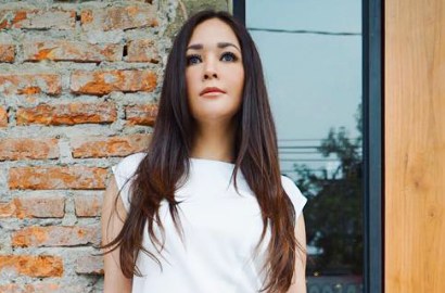 Diisukan Pacaran, Maia Estianty Rangkul Mesra Komposer Andi Rianto