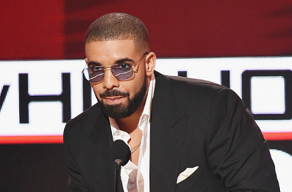 Putus, Drake Garap Lagu Buat Ejek Rihanna?
