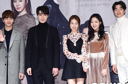Hitam vs Putih, Gong Yoo-Lee Dong Wook 'Mesra' di Jumpa Pers 'Goblin'