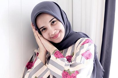 Zaskia Sungkar Peluk Brondong, Selingkuhi Irwansyah?
