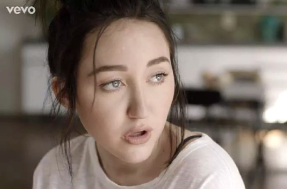 Tampil Dewasa, Adik Miley Cyrus Mengamuk di MV 'Make Me (Cry)'