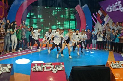 Raffi Ahmad Battle Dance dengan Grup Korea di 'Dahsyat', Netter: Undang Jin BTS Dong