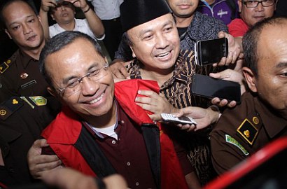 Tak Beretika, Jaksa Paksa Temui Dahlan di Rumah Sakit Malam Hari
