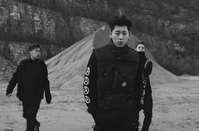 Syuting di Gurun Pasir, Zico cs Goda Fans Dengan Teaser MV 'Bermuda Triangle'