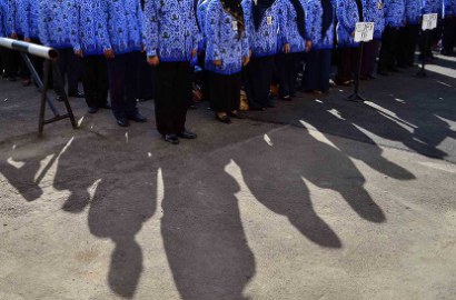 Cuma Digaji Rp 100ribu, Puluhan Honorer Demo di Hari Guru