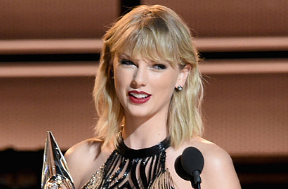 Rayakan Thanksgiving, Taylor Swift Ikut Mannequin Challenge