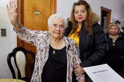 Nenek America Akhirnya Jadi Warga AS di Usia 99 Tahun