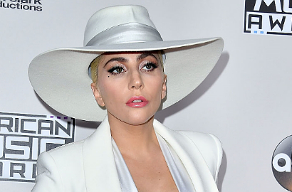 Tertekan Jadi Artis Populer, Lady GaGa Menangis