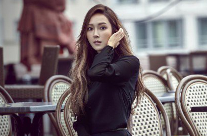 Pose Ala Cewek Sosialita di Jerman, Jessica Jung Tampil Bak Putri