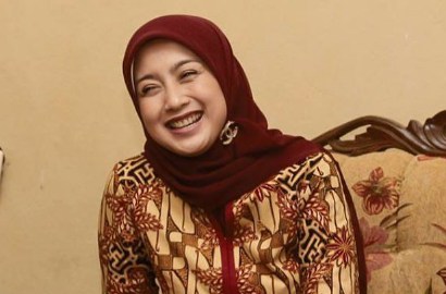 Bikin Heboh, Desy Ratnasari 'Pencetus' Mannequin Challenge Sejak 20 Tahun Lalu?