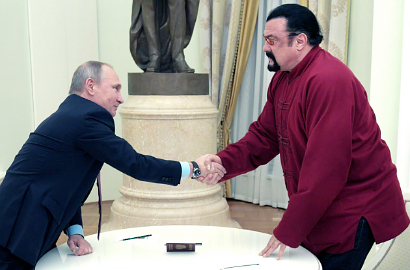 Aktor Amerika Steven Seagal Resmi Jadi Warga Rusia