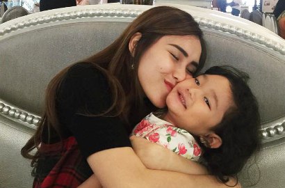 'Modus' Dekati Chelsea Olivia, Baju Ayu Ting Ting Jadi Bahan Sindiran Netter