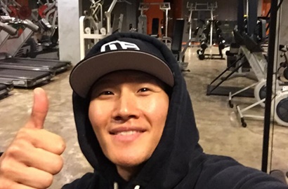 Keren Banget! Begini Jadinya 'Sparta' Kim Jong Kook Pamer Kaki Berotot Saat Nge-Gym